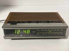 General Electric GE 7-4675A Digital AM/FM Alarm Clock Radio Vintage 1980s
