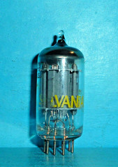 Sylvania 12AX7A ECC83 Tube Halo Getter Copper Grid Posts Strong!