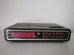 Vintage GE Clock Radio 7-4612A Woodgrain AM/FM Alarm Snooze Early 80’s
