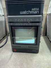 Vintage Sony Mega Watchman FD-500 B&W TV Am/Fm Receiver Radio Works