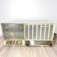 General Electric GE Vintage AM Clock Radio Alarm Mid Century Cream Works READ