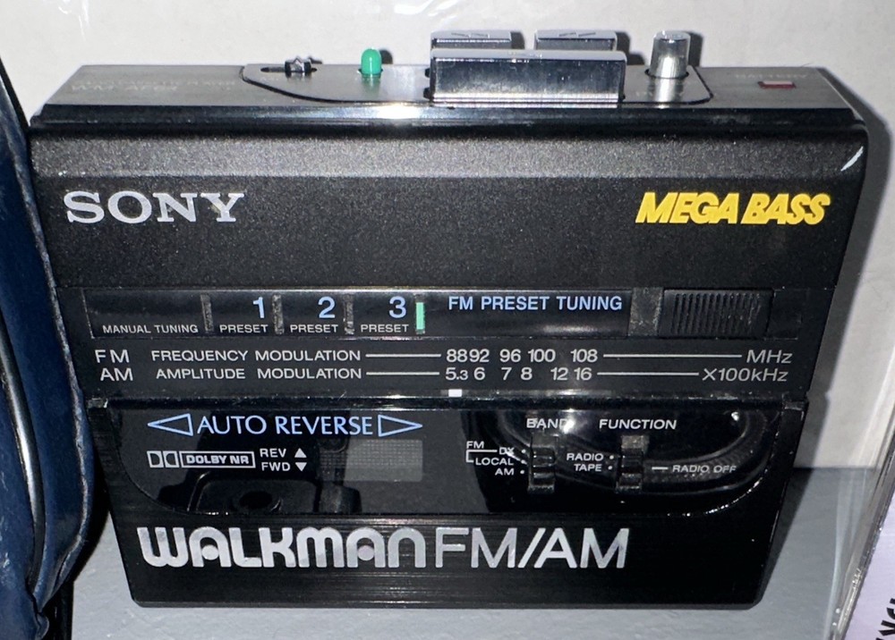 Vintage SONY Recording Walkman FM/AM WM-AF67 MEGA BASS *for Parts*