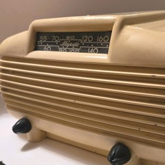 Majestic Vintage Beige Tabletop AM Tube Radio w/ Built-In Antenna Table