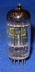 Scarce Strong Raytheon 12DT7 Black Plate Vacuum Tube Low Noise 12AX7