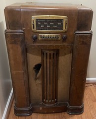 Vintage Floor Radio by Farnsworth Television Bridge Radio Corp Model BC105