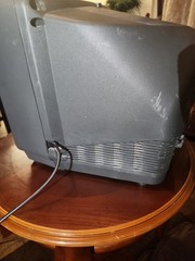Sony Trinitron Color TV – Model KV-13M42 (Year 2000)