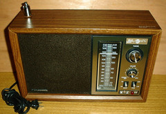 Vintage Panasonic AM/FM/WB 3-Band Table Radio Model RE-6518 Wood Walnut Veneer