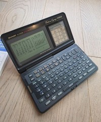 Sharp IQ-8300M Electronic Organizer