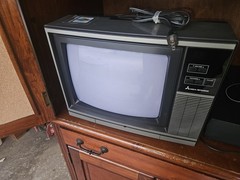 Mitsubishi 13″ CS-1342R TV for Retro Gaming With Antenna Works