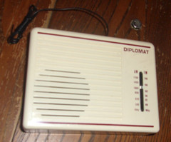 Diplomat AM/FM Vintage Transistor Radio – Works Great ( needs 4 AA batteries )