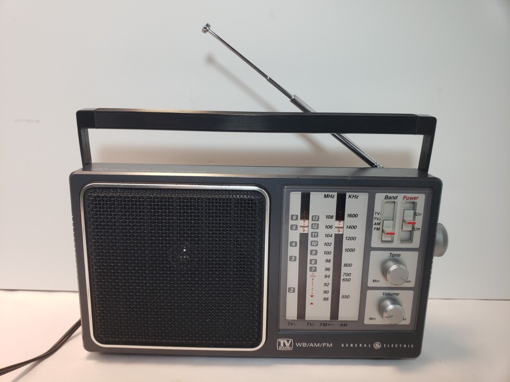 Vntg General Electric 4 Band TV/WB/AM/FM Receiver Portable Radio 7-2945A Tested