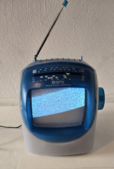 VTG BLUE GPX TVP2CT Portable 5 1/2″ TV w/ Adapter Black & White TV AM/FM Radio