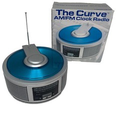 Suntone 2004 The Curve AM/FM Radio Battery Operated Model ELEC9951 Takes 4 AA