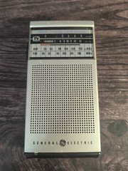 Vintage General Electric AM FM Portable Radio Model Number 7-2934A Tested Works