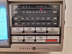 Vintage General Electric GE Portable TV AM/FM Radio 7-7150B Combo W/Cord 148743