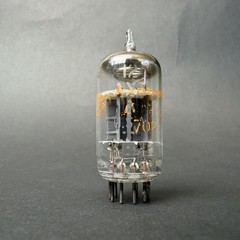 1960’s 12AX7 7025 Amperex GE Tube Ribbed Short Plate O Getter TV7 Test Good E-57