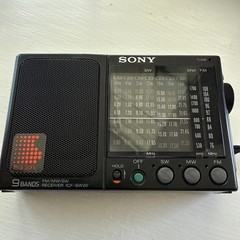 Vintage Sony ICF-SW20 Compact FM/MW/SW 9-Band Radio Pristine