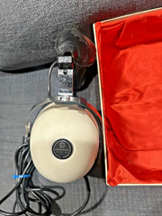 Pioneer Over The Ear Headphones Vintage Retro 1970’s SE-30 8 ohm White Stereo
