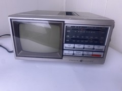 Vintage General Electric portable black-and-white TV AM/FM Radio Model 7-7150B￼