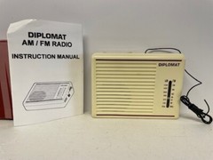 Vintage 5″ Diplomat Am/Fm Radio – Wire Antenna – 4 AA Batteries – WORKS!