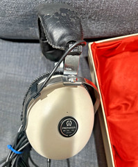 Pioneer Over The Ear Headphones Vintage Retro 1970’s SE-30 8 ohm White Stereo