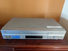 SONY SLV-N750 Hi-Fi 4-Head VCR VHS Player Recorder No Remote AS IS – PARTS ONLY
