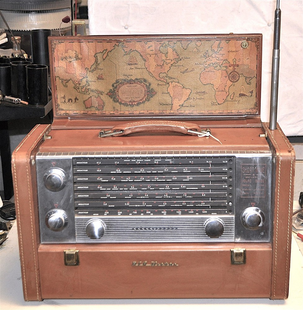 RCA VICTOR MODEL 3-BX-671 STRATO-WORLD RADIO VINTAGE COLLECTABLE 1953 WORKS