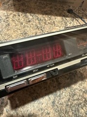Vintage Ken-Tech R-1700, AM/FM Alarm Clock Radio. Works.