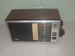 Vintage General Electric GE Radio 7-4115B Wooden Frame Tested Works