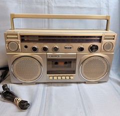 CROWN CSC-58F, PORTABLE STEREO CASSETTE W/ 2-BAND RADIO Partially Working READ