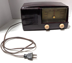Vintage 1950s GE General Electric Model 400 Burgandy Bakelite Tube Radio–Works.