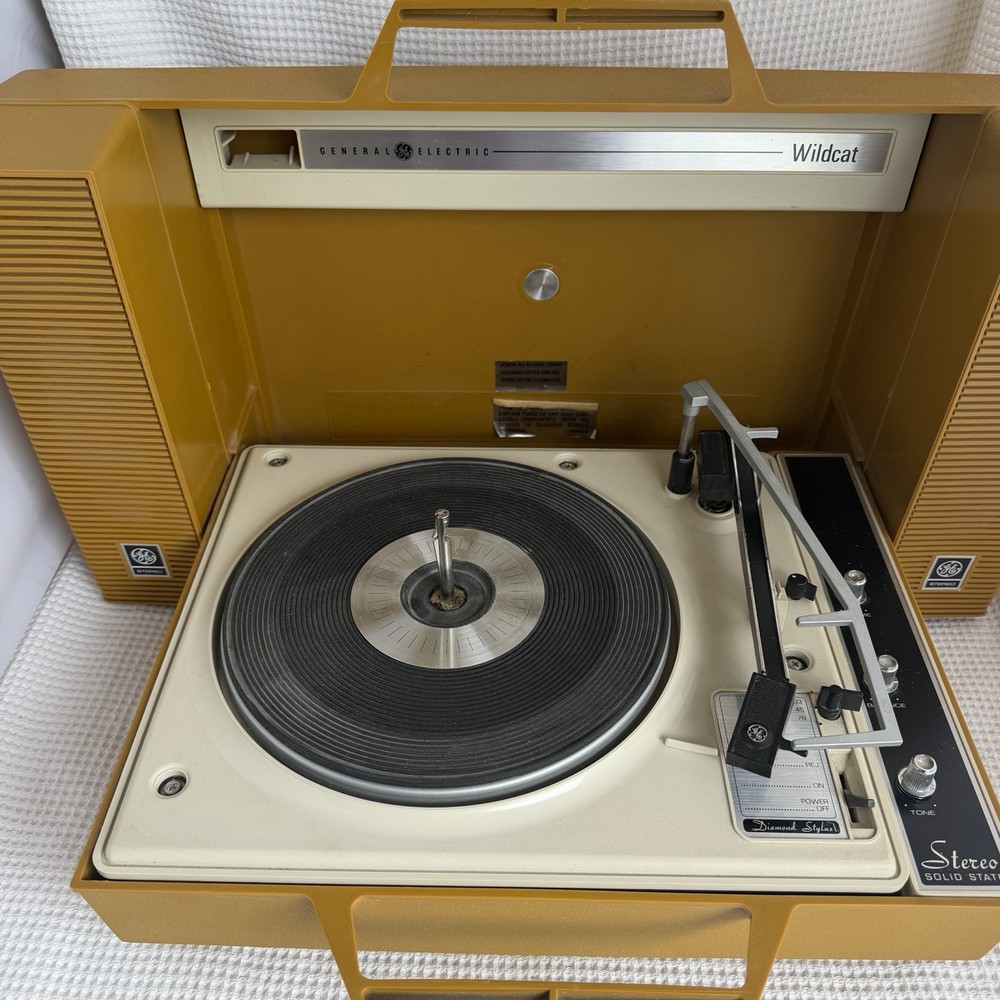 General Electric Wildcat Solid State Stereo Record Player Vintage TESTED WORKING