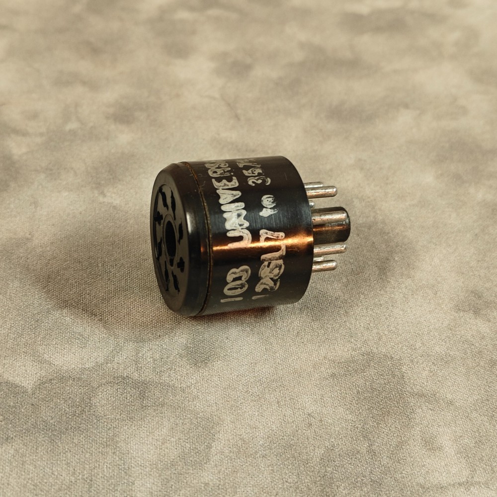 Vintage Universal No.103 28L7-to-35Z5 Octal Tube Adapter Plug, 8-Pin Converter