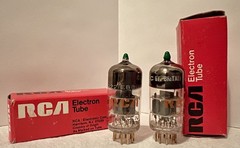 A MATCHED PAIR OF RCA/GT. BRITAIN 6922/E88CC GOLD PIN VACUUM TUBES LOW HOURS