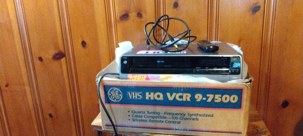 General Electric Video Cassette Recorder 9-7500 VHS Player Tested w/Remote Works
