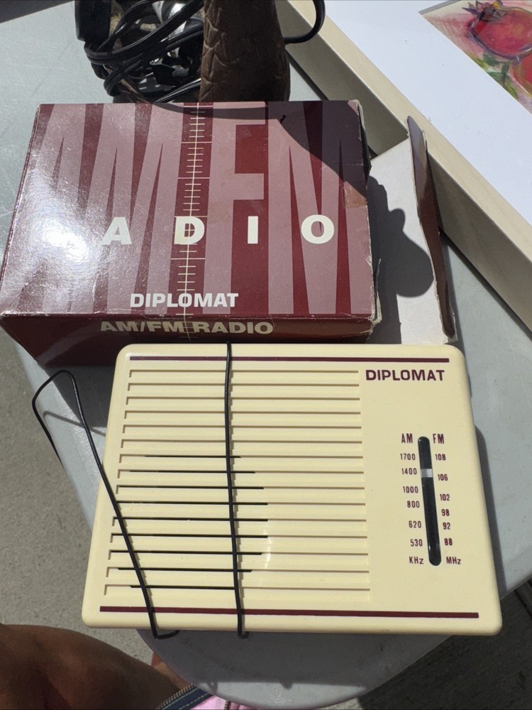 Vintage Portable Pocket DIPLOMAT AM/FM #15023 Transistor Radio Tested + Box