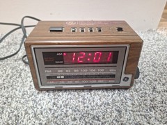 Vintage General Electric Faux Wood Grain Alarm Clock AM/FM Radio GE 74601A