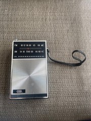 Vintage Ross Electronic AM/FM Solid State Radio Model RE-7012 + Original Box