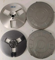 Lot of 2 Vintage Akai Metal & Plastic Reel To Reel Tape Take-Up 7″ 1/4″ W/ Cases