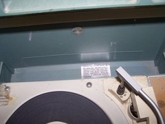 General Electric Wildcat Portable Record Player Green for Parts or repair V933p