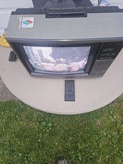 Mitsubishi 13″ CS-1342R TV for Retro Gaming With Antenna Works