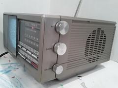 Vintage General Electric Portable 5″ VHF/UHF TV FM/AM Radio (no. 7-7150B)