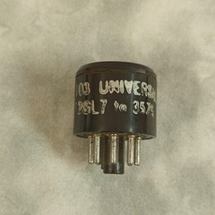 Vintage Universal No.103 28L7-to-35Z5 Octal Tube Adapter Plug, 8-Pin Converter