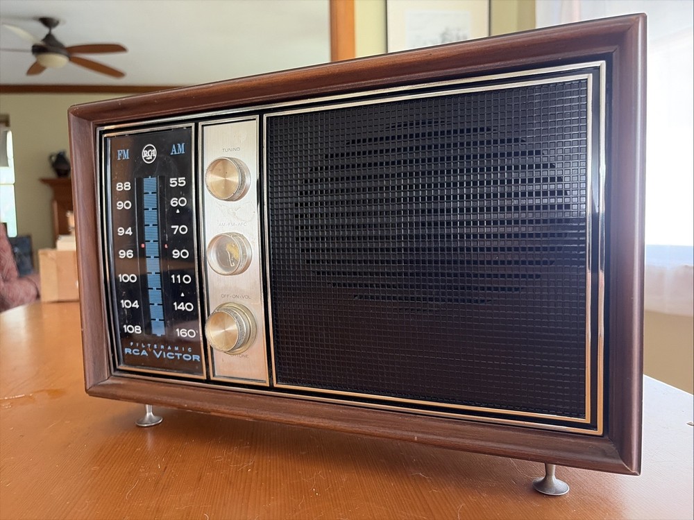 RCA Victor Superheterodyne Tube Radio – Model #3RC76 – Works!