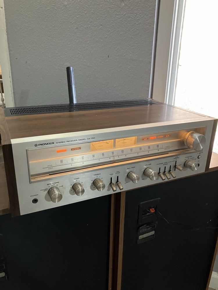 Pioneer SX-750 Receiver, Preowned Good Condition. Tested Working.