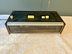 Realistic CHRONOMATIC-104 AM-FM Stereo Flip Clock Radio works but needs work!