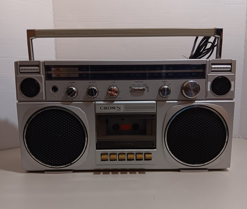 CROWN CSC-52F, PORTABLE STEREO CASSETTE W/ 2-BAND RADIO Player with Cord