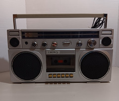 CROWN CSC-52F, PORTABLE STEREO CASSETTE W/ 2-BAND RADIO Player with Cord