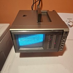 Vintage General Electric Spacemaker Portable TV AM/FM Radio Silver CRT 7-7150B