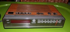 Vintage General Electric Electronic Digital FM/AM Clock Radio – 7-4624B